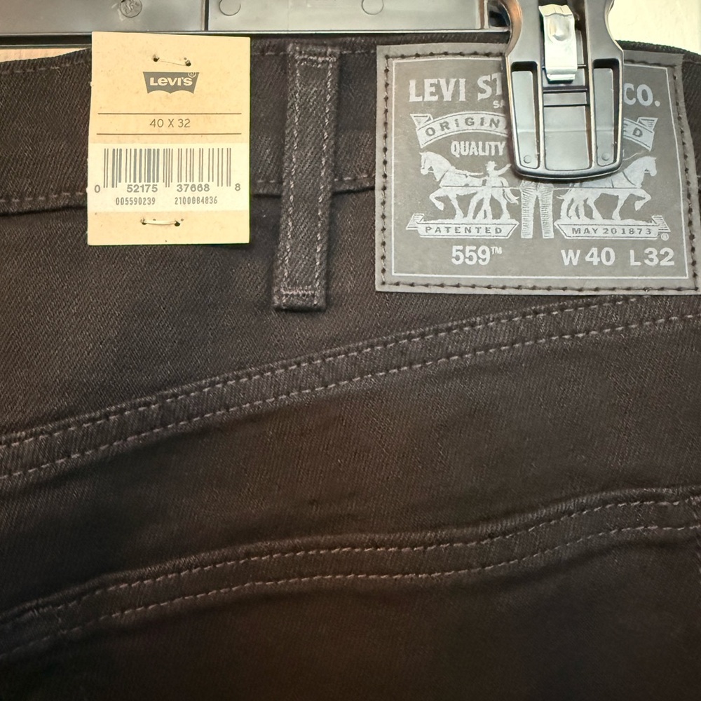 2 Pairs of Levi’s 559 Jeans - Picture 6 of 12